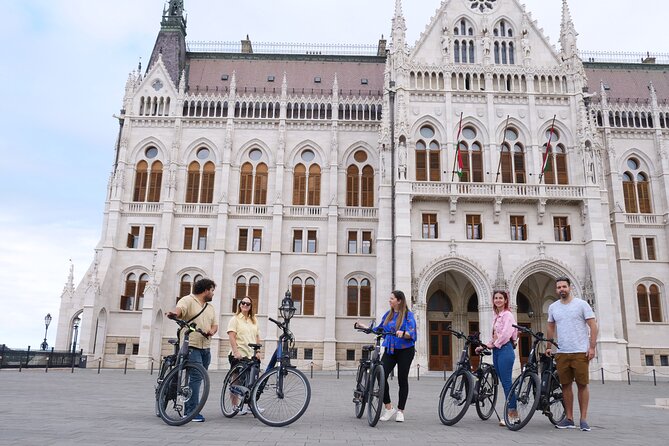 3-Hour Budapest E-Bike Adventure! - Along the Danube toward Rudas Baths
