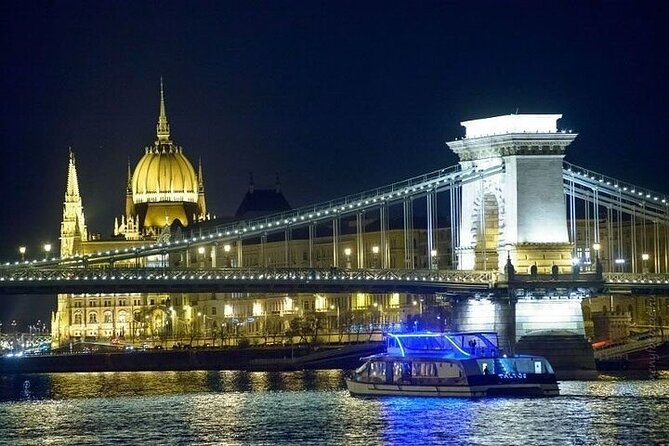 4 Course Dinner Cruise with Operetta, Folk Show and Welcome Drink - Boarding at Jane Haining rkp. 11