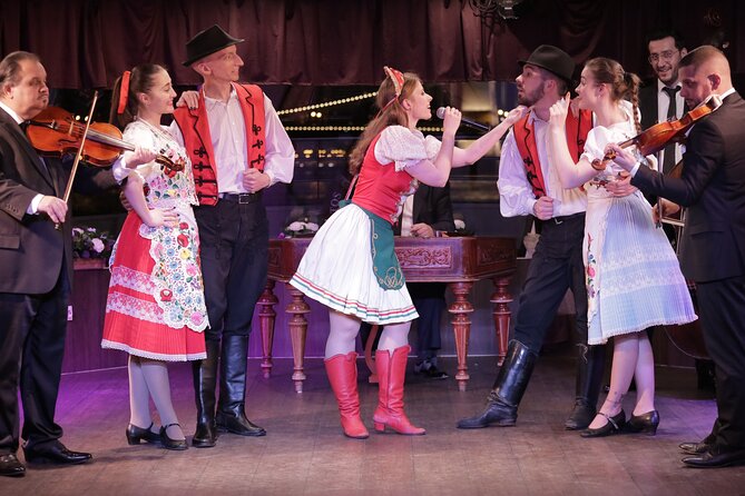 4 Course Dinner Cruise with Operetta, Folk Show and Welcome Drink - How long is two hours in practice?