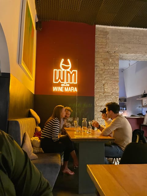 6-Tier Hungarian Wine Tasting at a Cozy Community Table - What the 90-minute tasting feels like