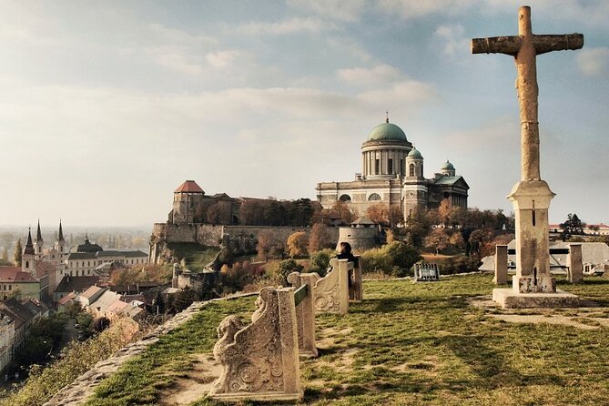 Along the shore of Danube river, private tour - What the private vehicle adds, and where it falls short