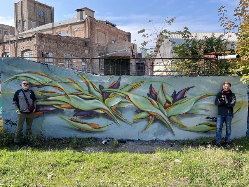 Alternative Bike tour: Graffiti Wall and Peace - The 30-kilometer question