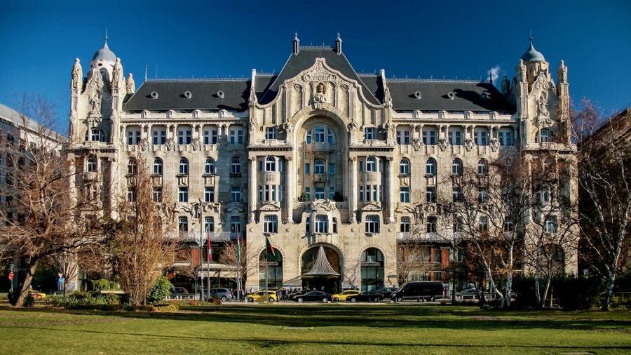 Art Nouveau Tour in Budapest: 3-Hour Private Tour - Reading the decorative facades of Pest