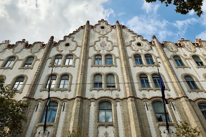 Art Nouveau Treasures of Budapest – Exclusive Private Tour - The private apartment and its rare stained glass