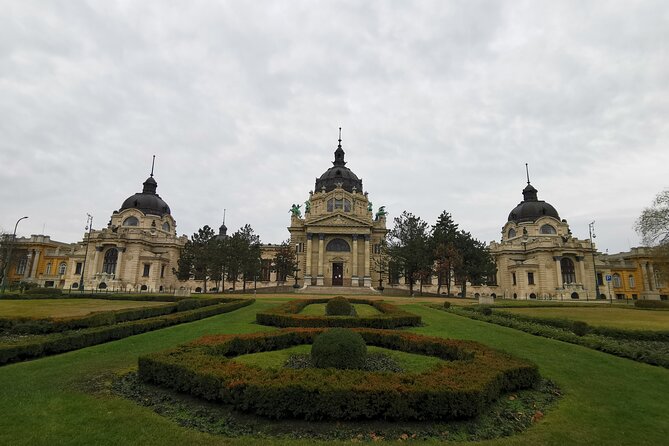 Best Historical Sights of Budapest Tour - St Stephen’s Basilica and the Holy Right Hand