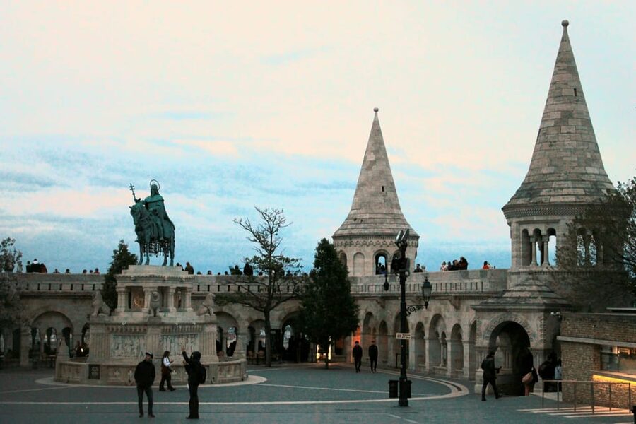BloodThirsty Hungary: Walking tour & Dark Historical Stories - Saint Stephen, Fisherman’s Bastion, and Matthias Church