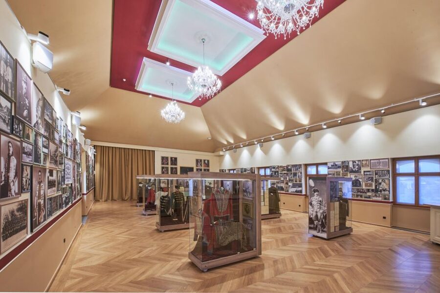 Buda Castle: Hungarian Delicacies & Historical Exhibition - Walking to the Royal Riding Hall
