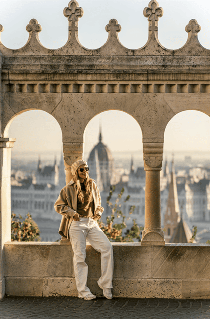 Buda Castle: Private photoshoot with a local guide - Practical details that affect your booking