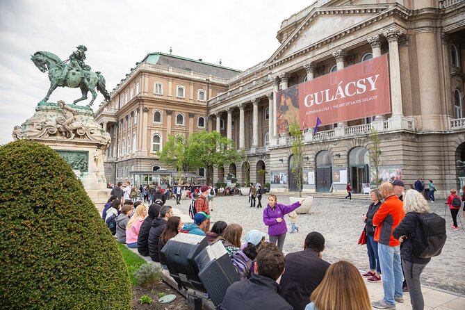 Buda Castle Tour: Fisherman's bastion and hidden gems - Starting in Trinity Square beside Matthias Church