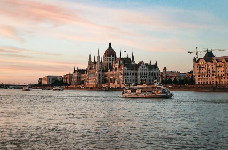 Budapest: 1-Hour Evening Sightseeing Cruise with Drink - The multilingual audio guide: useful, but not perfect