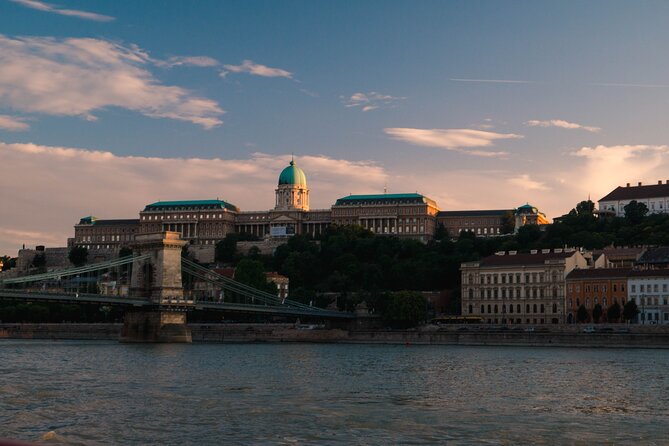 Budapest: 1-Hour Highlights Cruise with Welcome Drink - Why a one-hour Danube cruise works so well