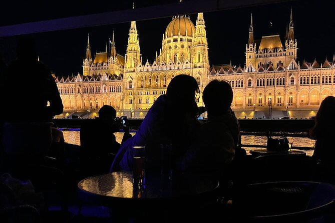 Budapest: 1-Hour Highlights Cruise with Welcome Drink - Reading the riverfront from Margaret Bridge