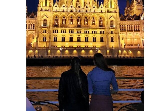 Budapest: 1-Hour Highlights Cruise with Welcome Drink - The bridges and the modern Pest riverfront