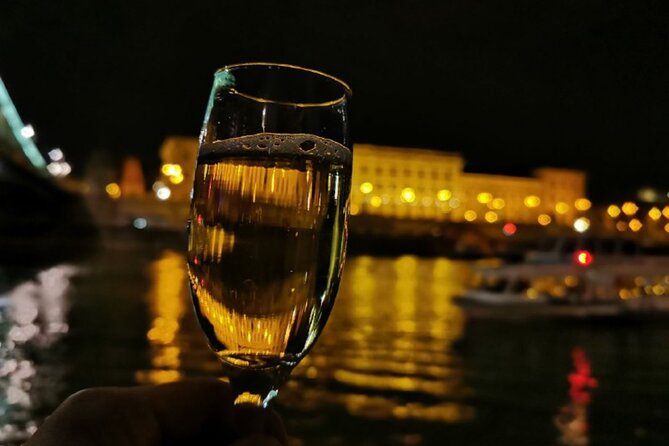 Budapest: 1-Hour Highlights Cruise with Welcome Drink - Pesti Vigadó and the Hungarian Academy of Sciences