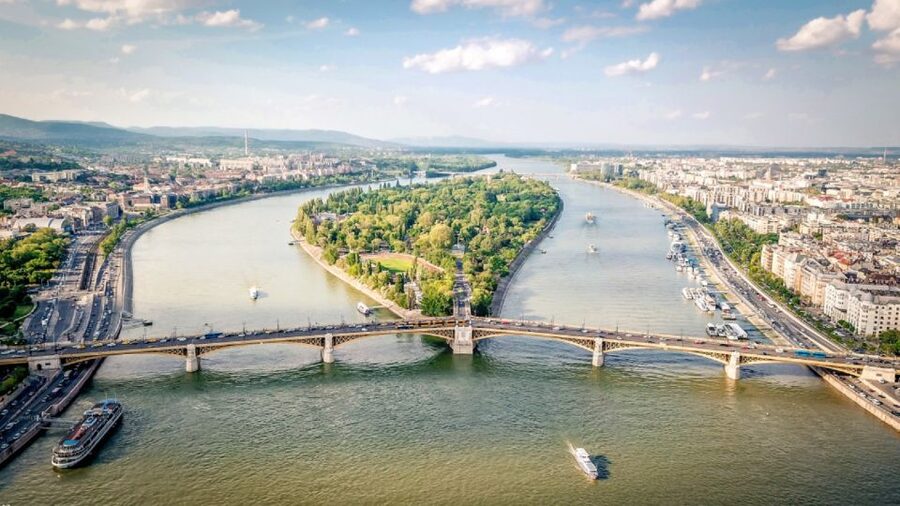 Budapest: 1-hour Sightseeing Danube River Cruise - Castle Hill, Matthias Church, and Fisherman’s Bastion