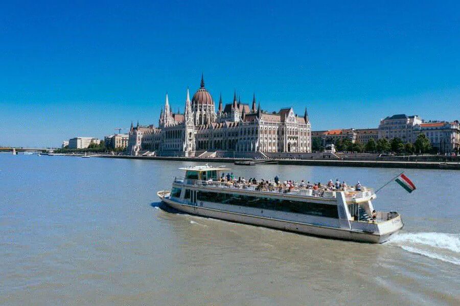 Budapest: 1-hour Sightseeing Danube River Cruise - Gellért Hill and the southern river route