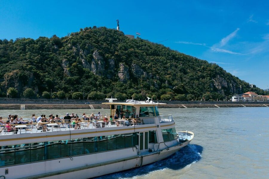 Budapest: 1-hour Sightseeing Danube River Cruise - Daylight or 9:00 p.m.?