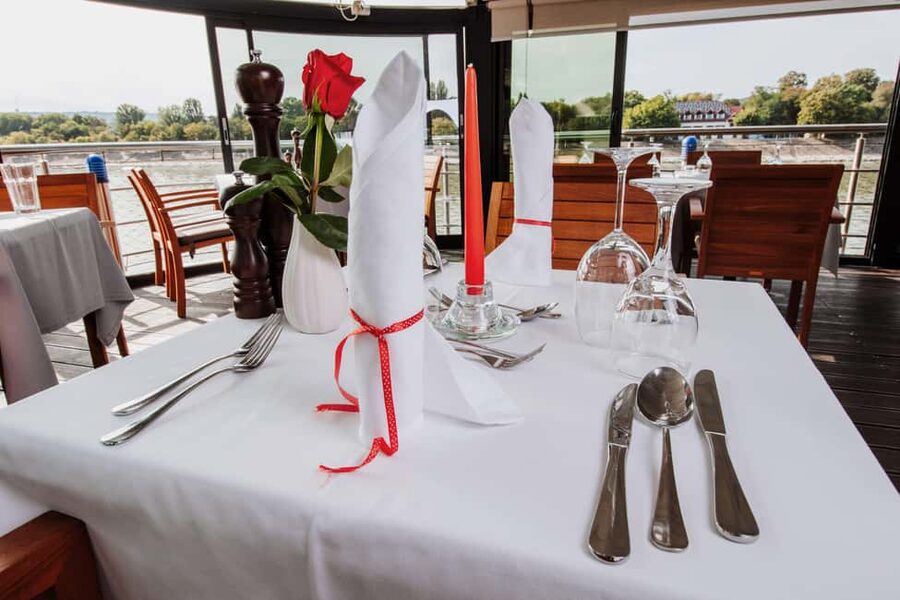 Budapest: 2-Course Dinner for 2 on a Boat Restaurant - Key points to know before booking
