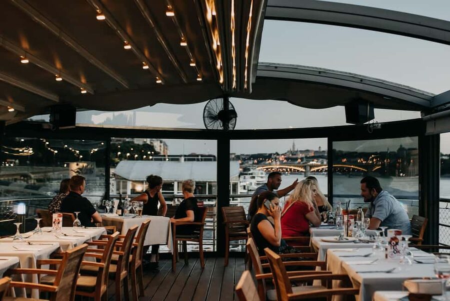 Budapest: 2-Course Dinner for 2 on a Boat Restaurant - Champagne, candlelight, and the first impression