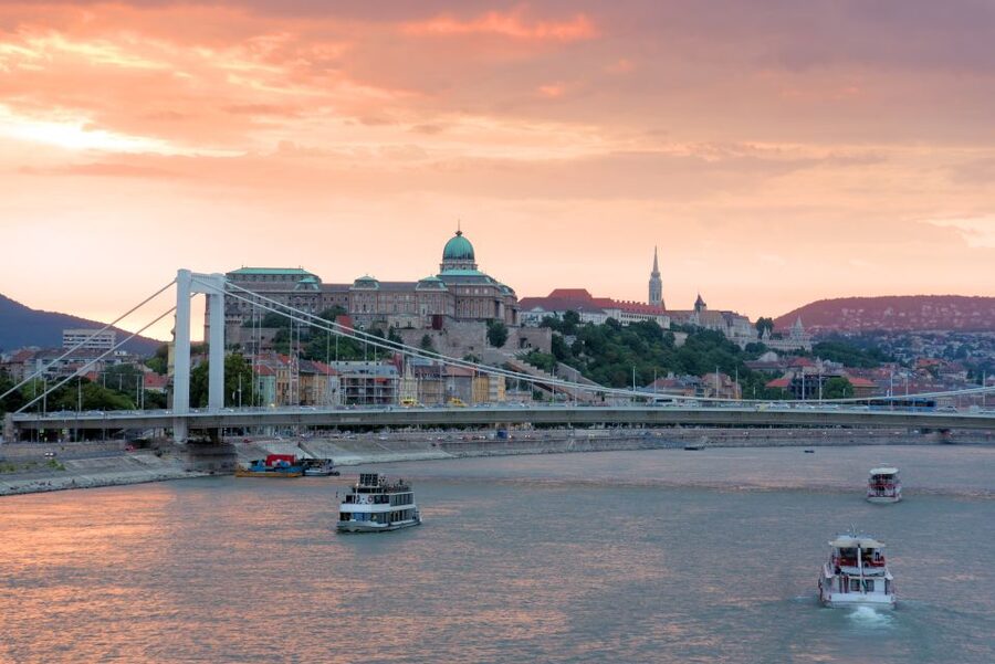 Budapest: 3-hour City Tour with Castle Walk + 1-hour Cruise - Castle Hill: the best walking section