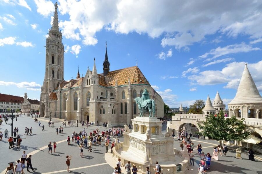 Budapest: 3-Hour Grand City Tour and Castle Walk - Parliament, St. Stephen’s Basilica, and the Danube from the bus