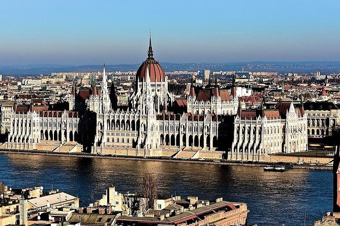 Budapest: 3-Hour Live-guided Bus Tour and 1-hour River Cruise - Guides, group size, and the pace of the day