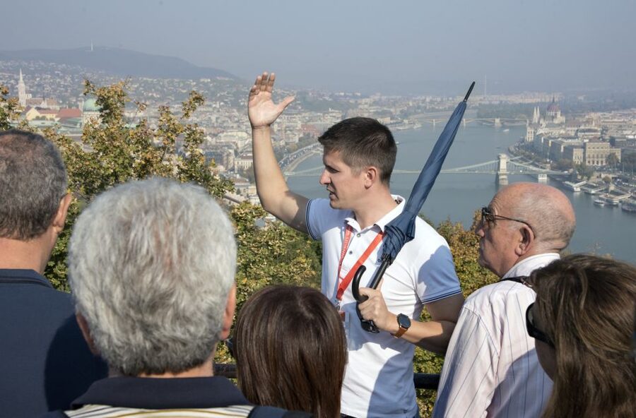 Budapest: 3-Hour Live Guided Sightseeing Tour - What $35 buys you