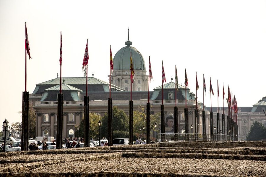 Budapest: 3-Hour Live Guided Sightseeing Tour - Central Market Hall and Pest’s riverside sights
