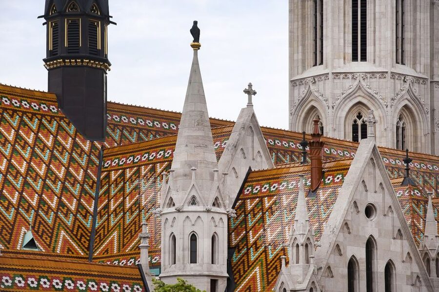 Budapest 3-Hour Walking Tour in Italian - Matthias Church brings the medieval story into focus