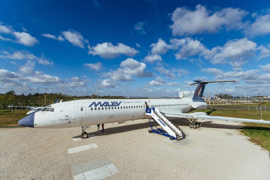 Budapest: Aeropark Admission Ticket - The weekend simulator and its extra cost