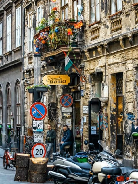 Budapest: Alternative Street Art & Jewish Tour - Old buildings, new bars, and uneasy contrasts