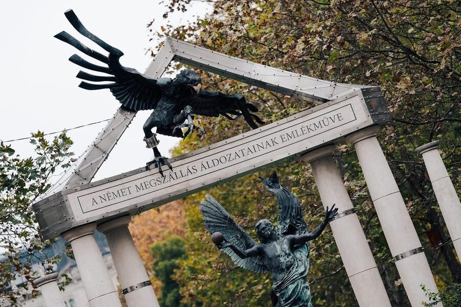 Budapest: Alternative Street Art & Jewish Tour - Why the guide makes the difference