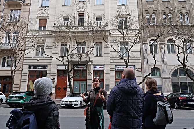 Budapest Art Nouveau Walking Tour - What the small group changes