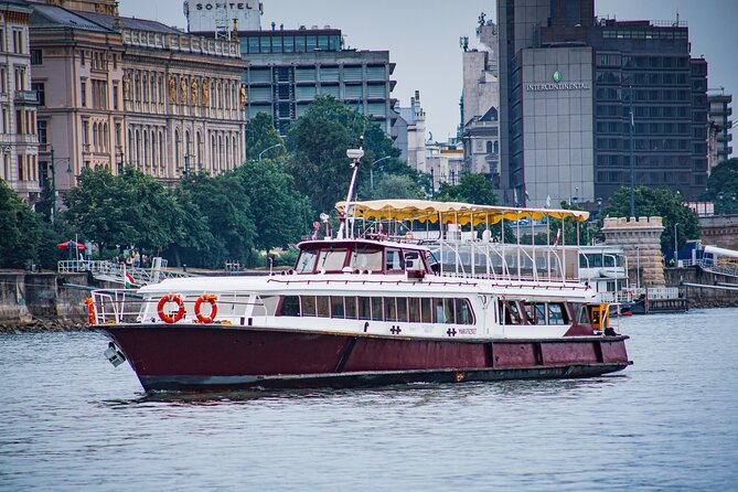 Budapest Audio Guide Cruise with Day, Sunset and Night Options - Finding the right seat on the boat