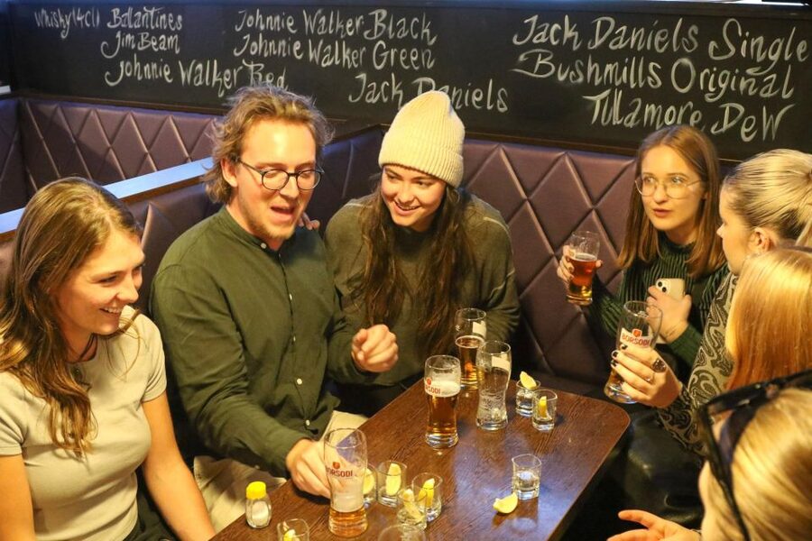 Budapest: Bar Crawl Tour with Local Drinks - Five things to know before you book