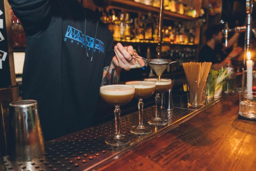 Budapest: Bar Crawl with a Local Guide - What makes this Budapest bar crawl worth considering