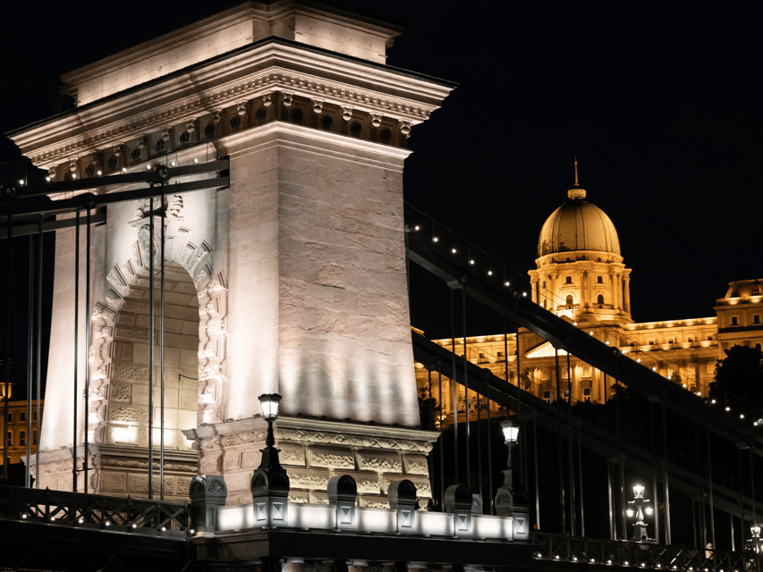 Budapest: BBQ Dinner Cruise w/ Live Music & Unlimited Drinks - The Illuminated Rooftop Igloo
