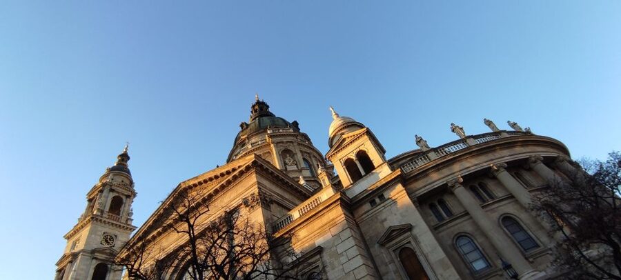 Budapest: Best of Downtown and Jewish Quarter Tour - Language, Pace, and Accessibility