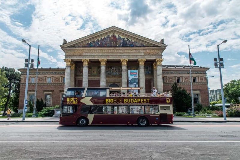 Budapest: Big Bus Hop-On Hop-Off Tour & Danube River Cruise - Keleti Station, New York Café, and central Pest