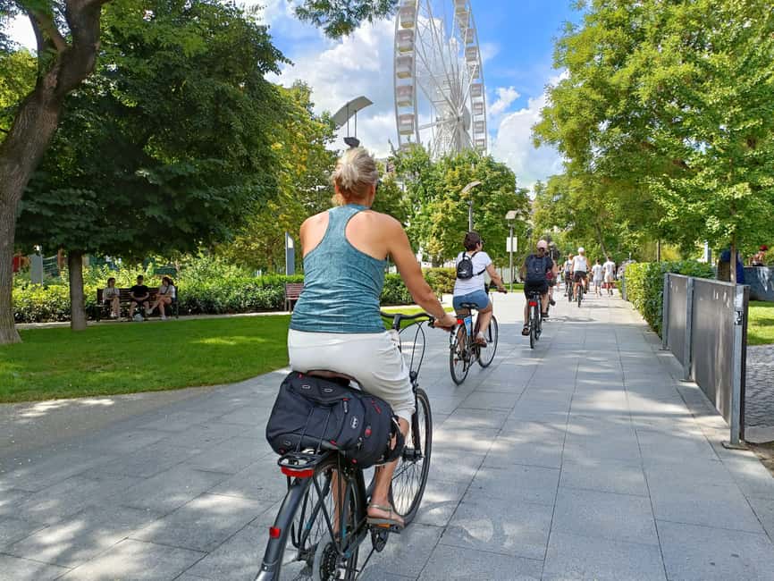 Budapest Bike Tour with a Hungarian Goulash - What the guides add to the experience