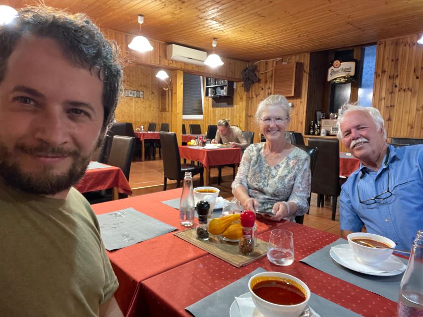 Budapest Bites: A street food adventure (5 dishes included) - What makes the small-group setting useful?