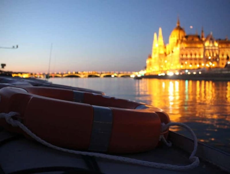 Budapest: Boat Cruise with Personal Guide and Drink - Practical strengths and small drawbacks