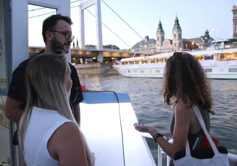 Budapest: Boat Cruise with Personal Guide and Drink - Public boat, small guided group