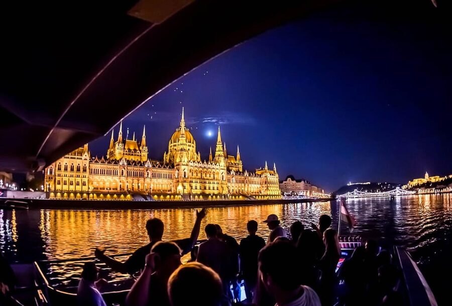 Budapest: Boat Party with option of Unlimited Drinks - Music, dancing, and the social side
