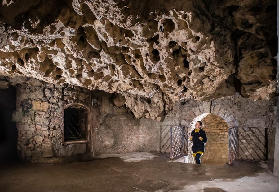 Budapest: Buda Castle Cave Tour - Choosing between 40 minutes and 90 minutes