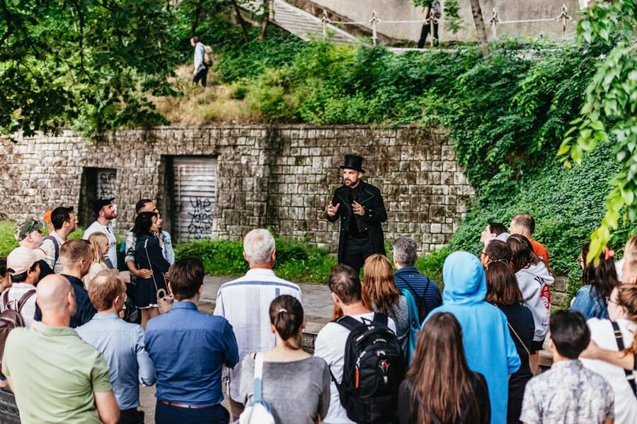 Budapest: Buda Castle District Vampires and Myths Night Tour - The guides make or break the evening