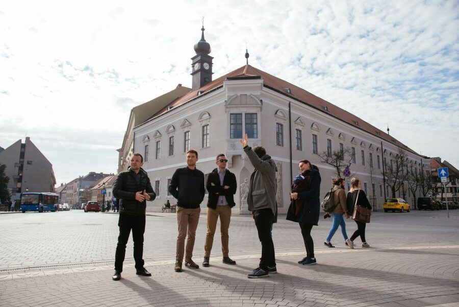 Budapest: Buda Castle District Walking Tour with a Historian - Meeting the Guide at Holy Trinity Square