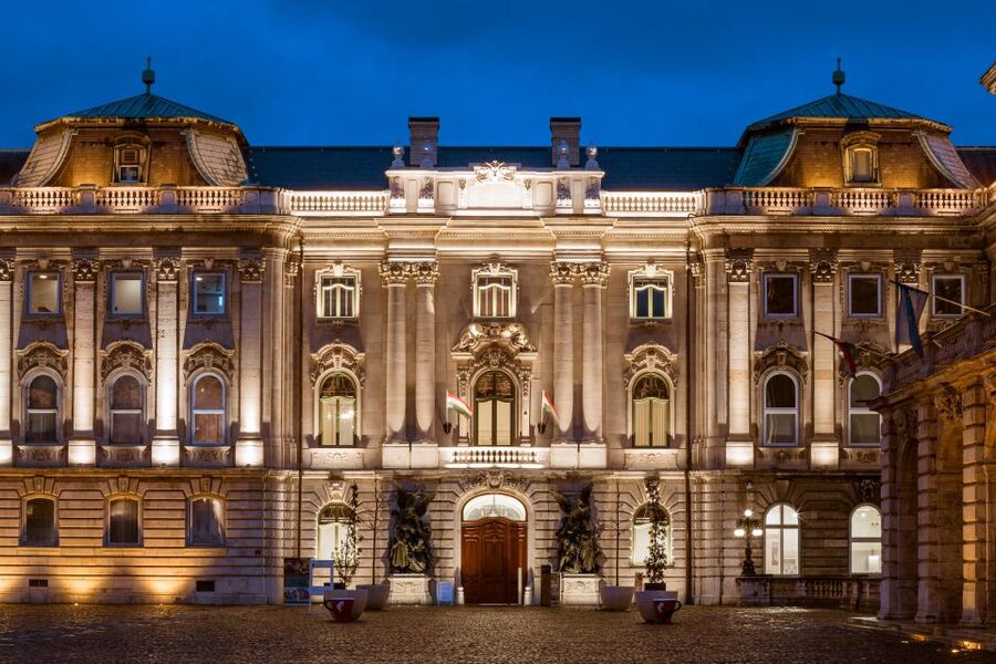 Budapest: Buda Castle Walk with Saint Stephen's Hall - Saint Stephen’s Hall, the tour’s essential interior visit