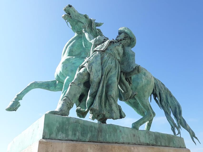 Budapest: Buda Castle Walking Tour & Folk Music Performance - The Royal Buda Palace and King Matthias