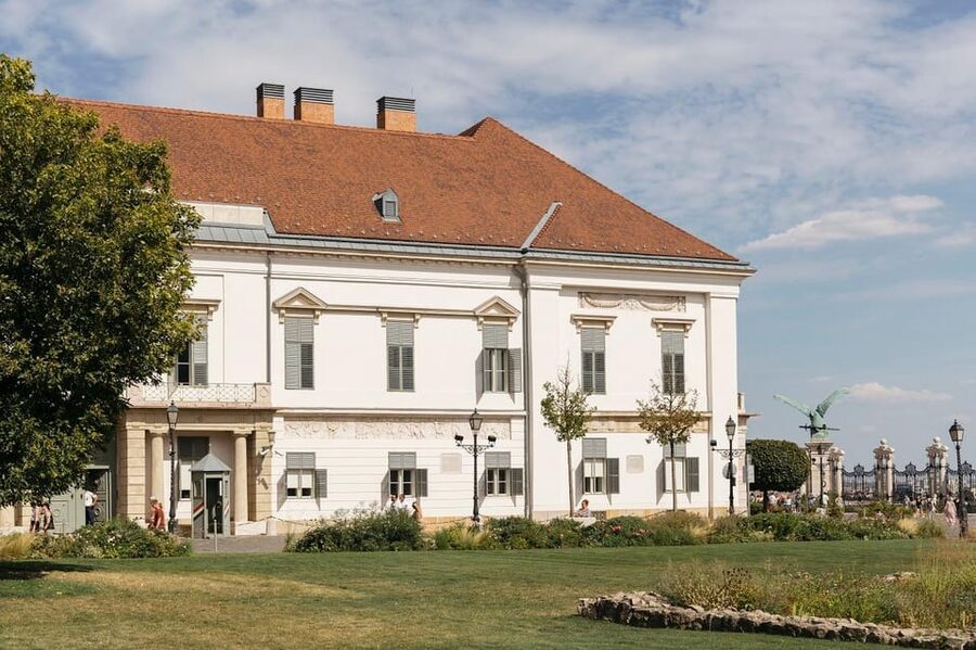 Budapest: Buda Castle Walking Tour & Folk Music Performance - Is $58 a fair price?